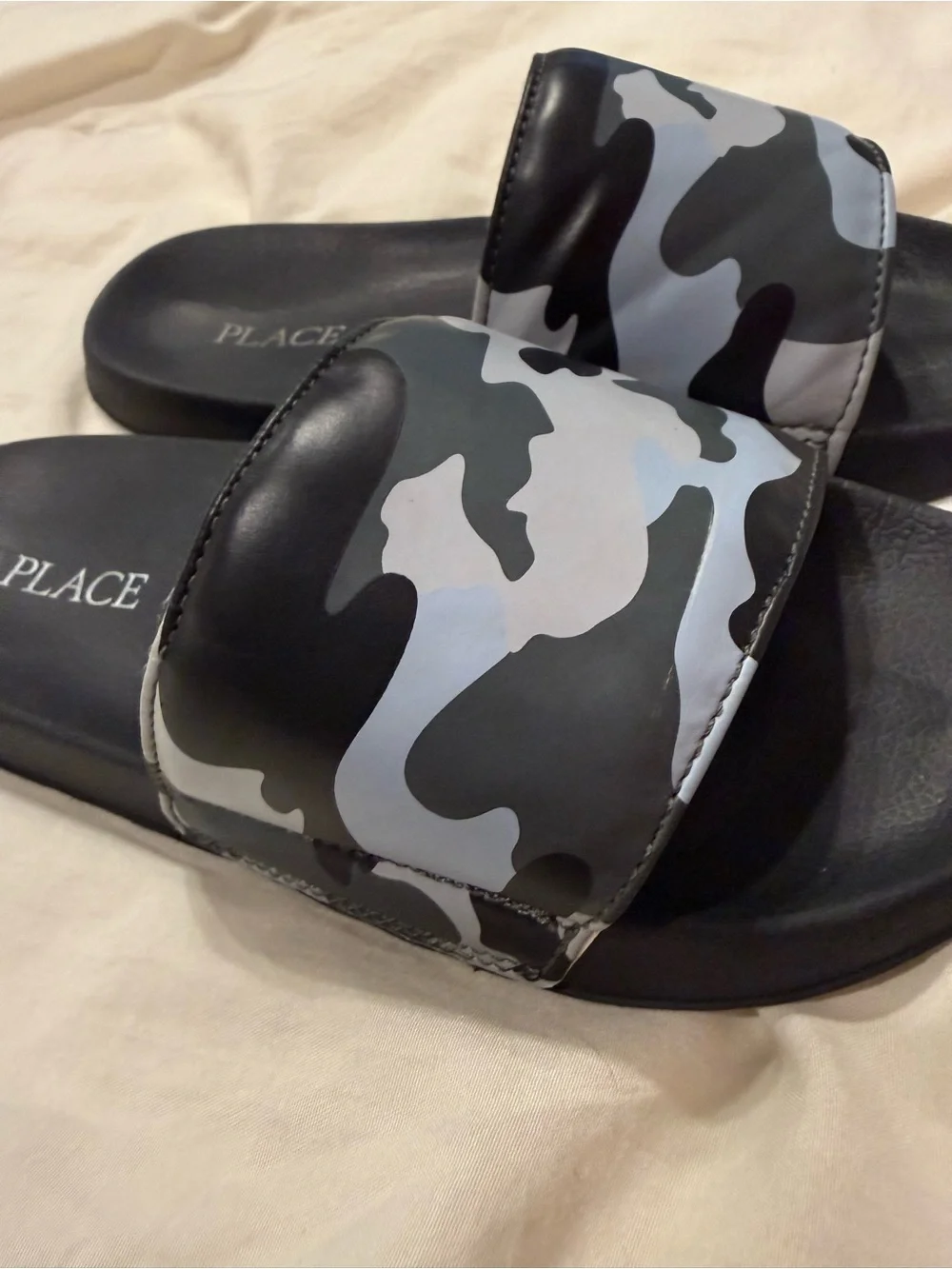 The Children’s Place Boys Camo Slide Sandals | Size 1